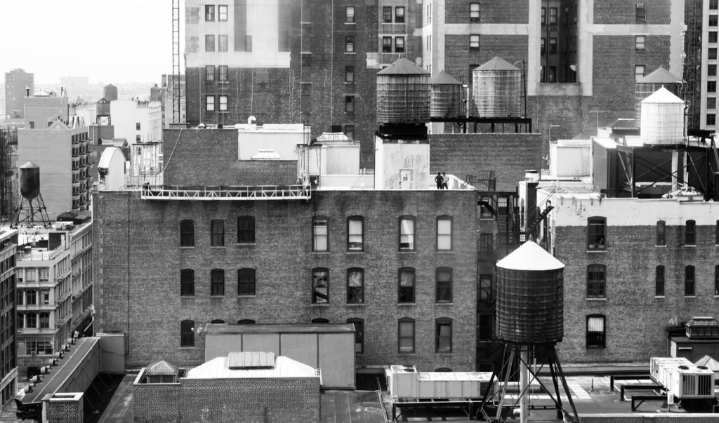 Fine Art Print, Water Towers New York framed print by Wildthurn Photography. Schwarz-Weiß Fotoposter für Wohnung.